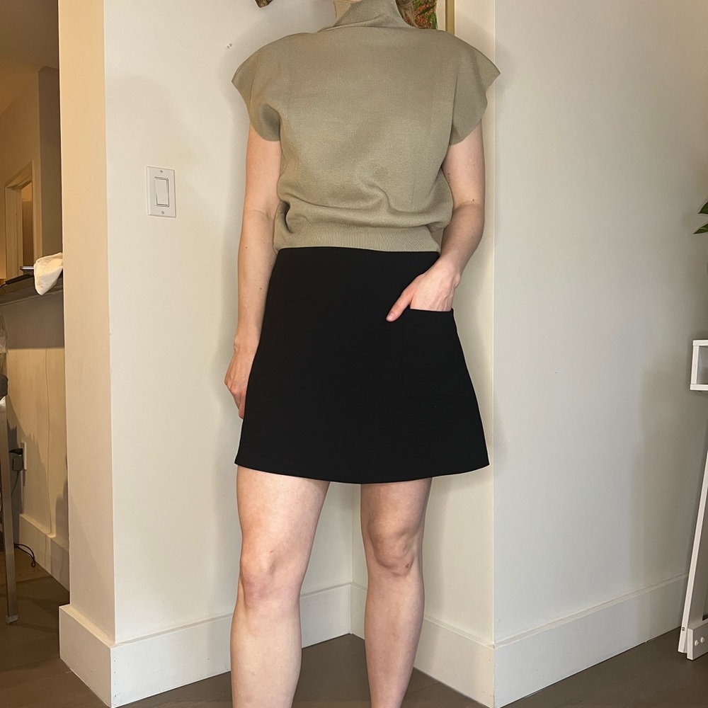 Aritzia Mini Skirt w/ pocket on side